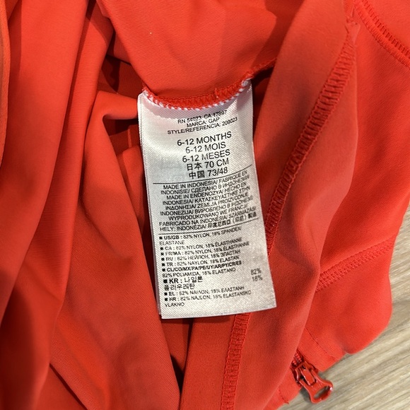 Baby gap 6-12 month short sleeve mockneck zip back rashguard. Bundle 4 discount - Picture 3 of 4